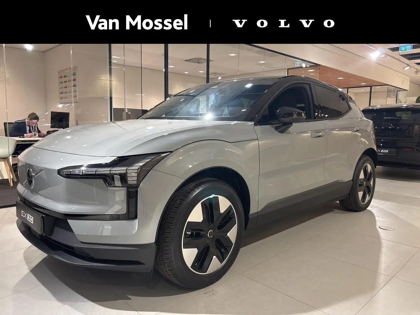 Volvo EX30 Single Motor Plus / Elektr. bed. stoelen Grijs - 1