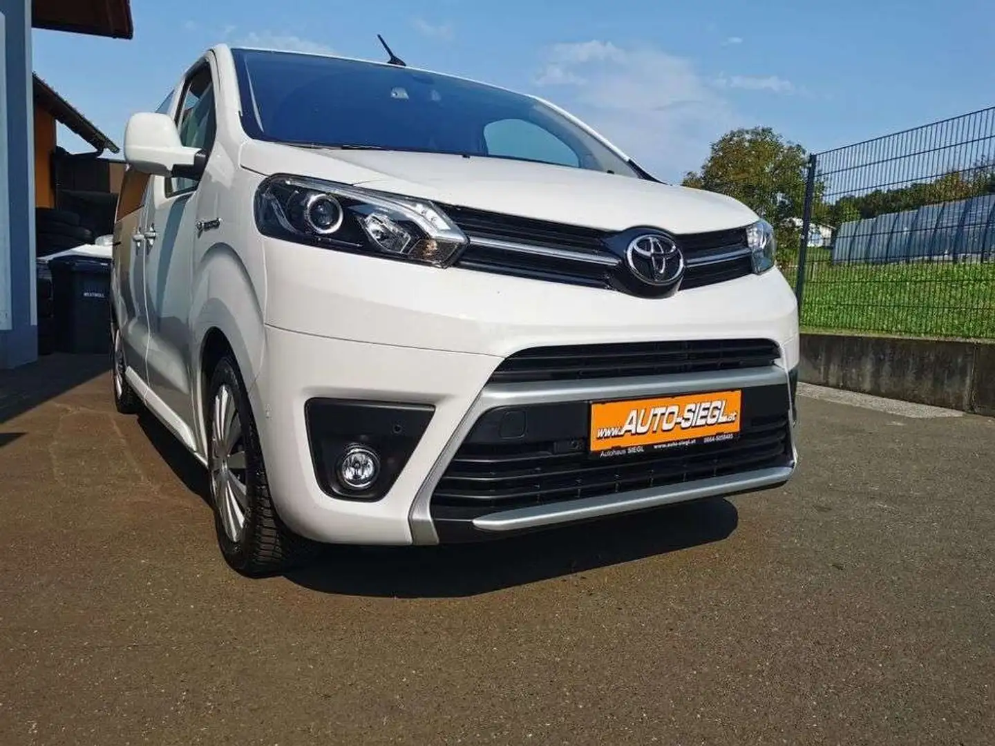Toyota Proace Pro Ace Verso EV75 KW Family+Medium Weiß - 2