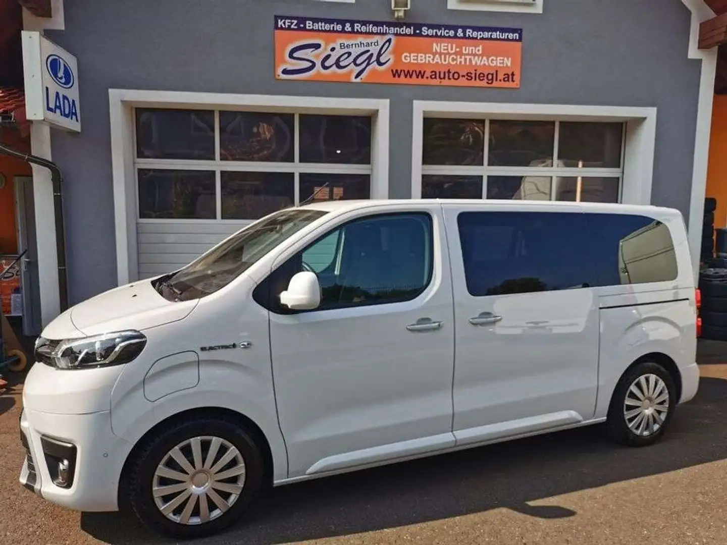 Toyota Proace Pro Ace Verso EV75 KW Family+Medium Weiß - 1