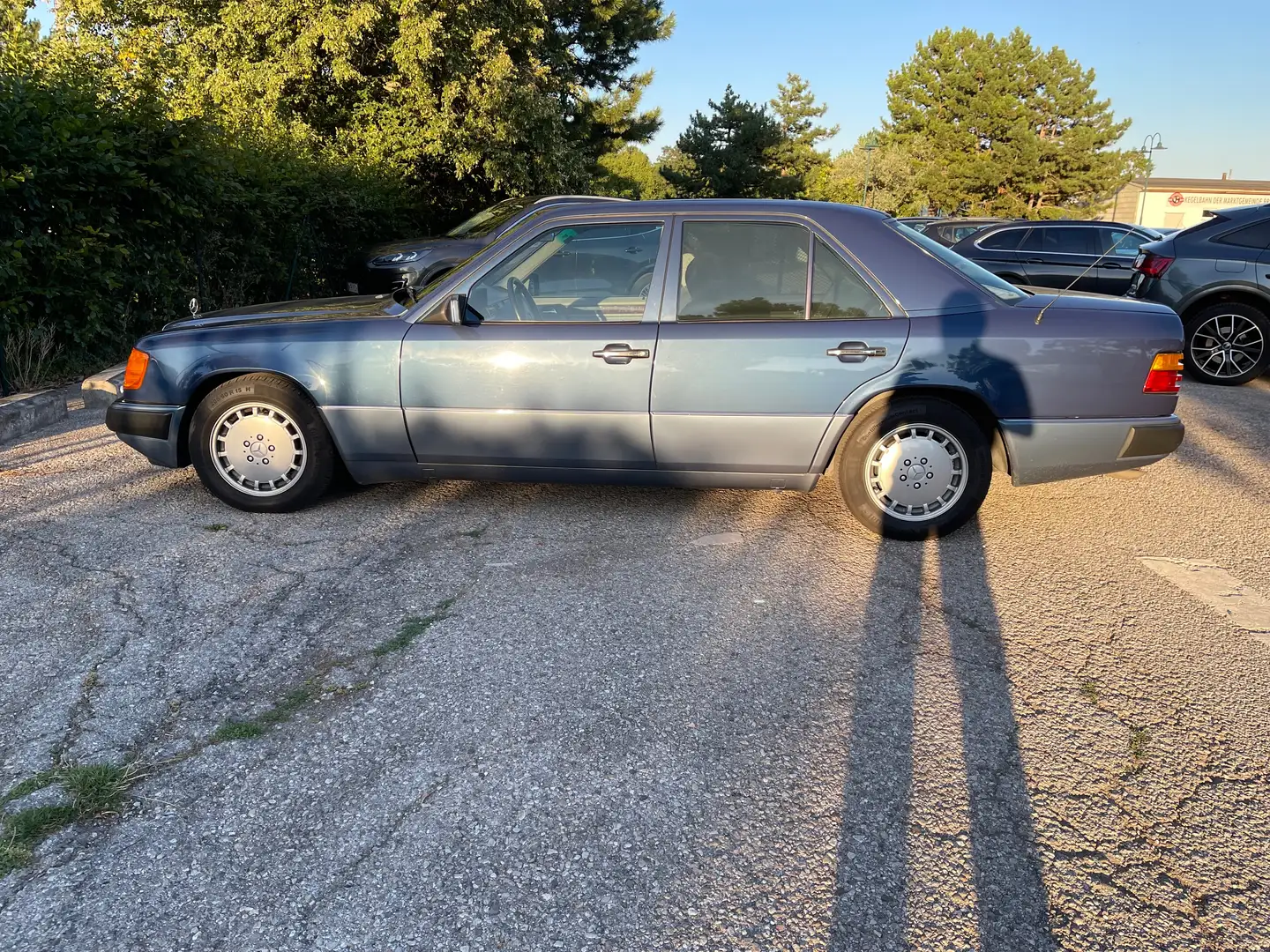 Mercedes-Benz E 300 E300-24 Oldtimer Albastru - 1