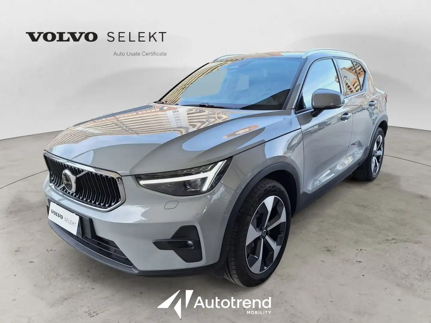 Volvo XC40 B3 163+14 CV Automatico LED Core Grigio - 1
