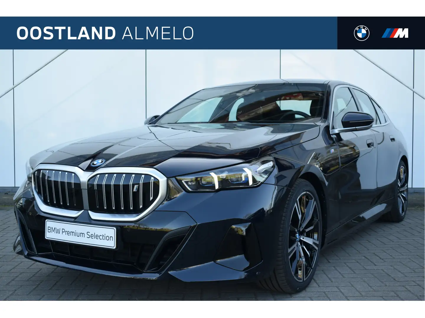 BMW i5 eDrive40 M Sport / Panoramadak / Trekhaak / Parkin Zwart - 1