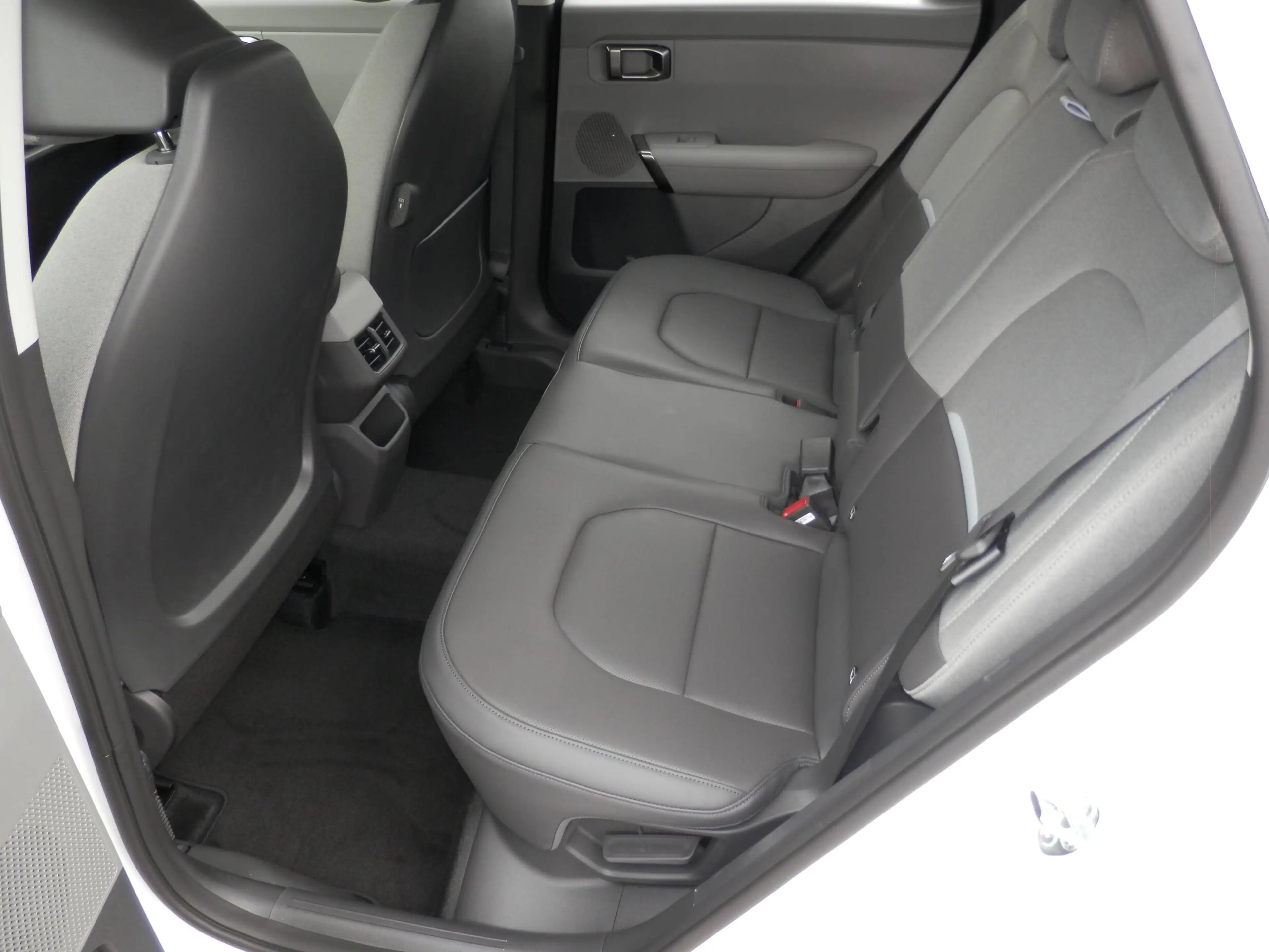 Kia Seltos 1.6 TGDI Silber 4WD DCT7 & P2-Paket — photo 11