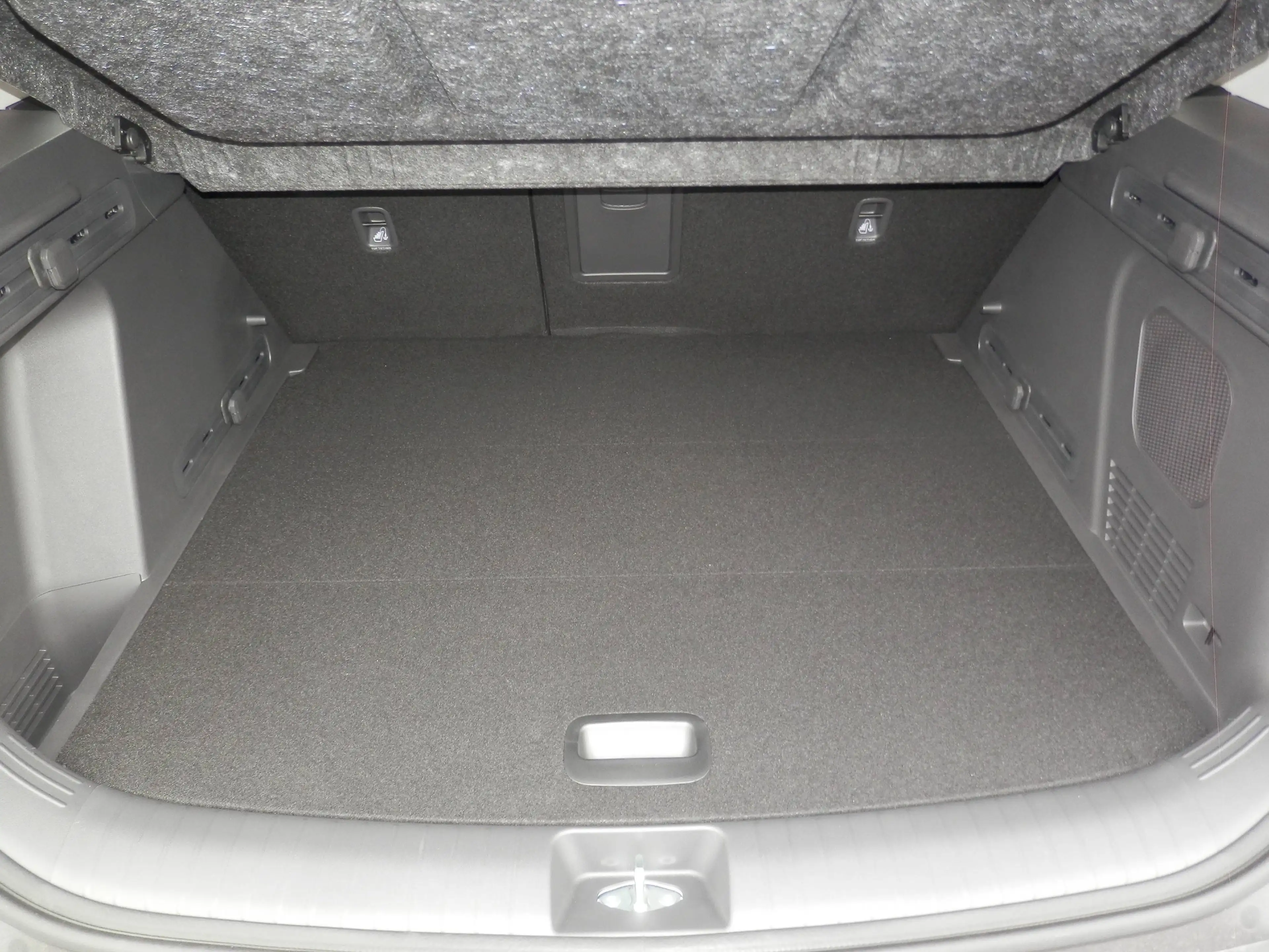 Kia Seltos 1.6 TGDI Silber 4WD DCT7 & P2-Paket — photo 12