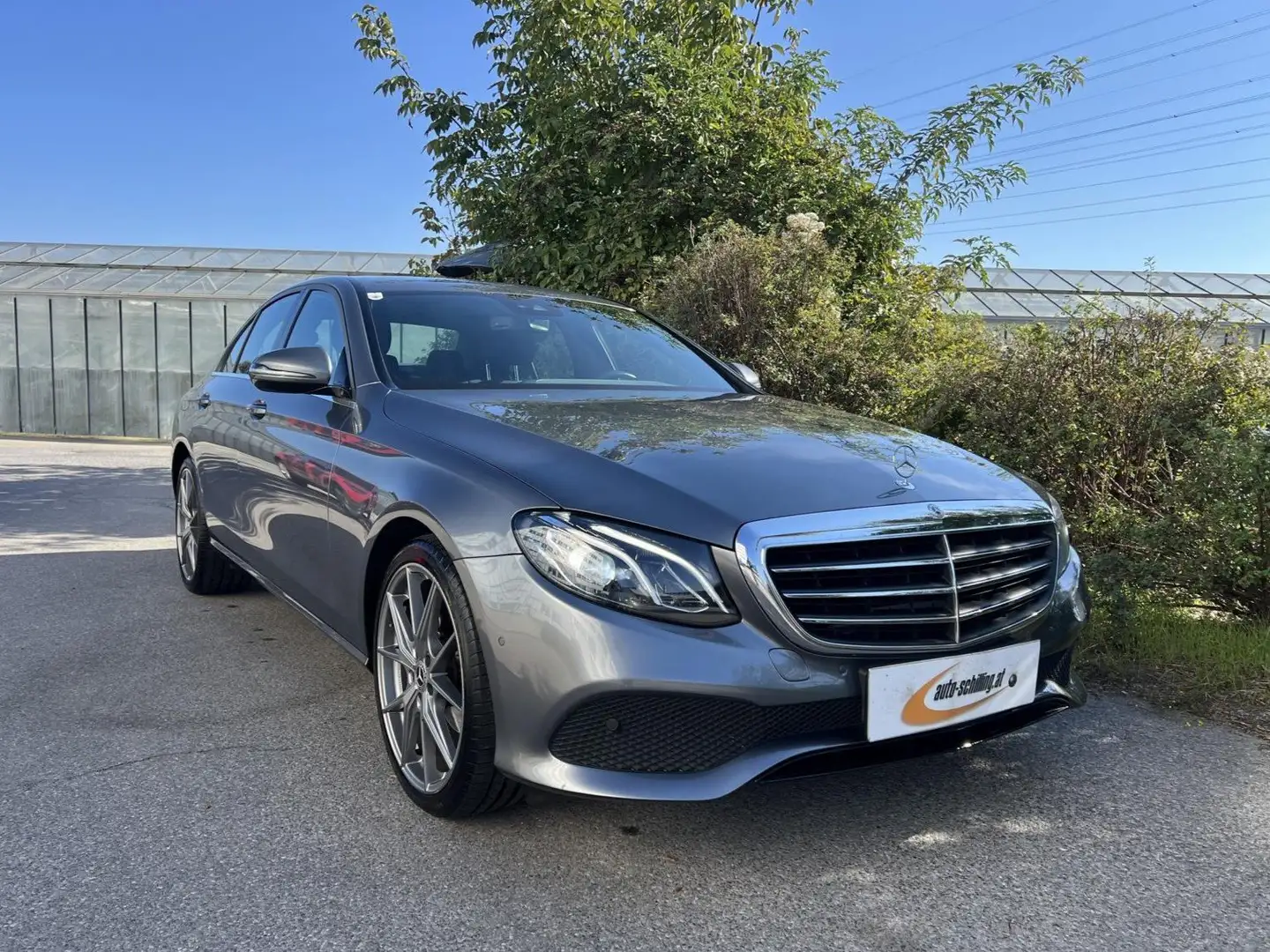 Mercedes-Benz E 220 E 220d LED CarPlay AHK RKamera Sitzhzg Pickerl NEU Grigio - 1