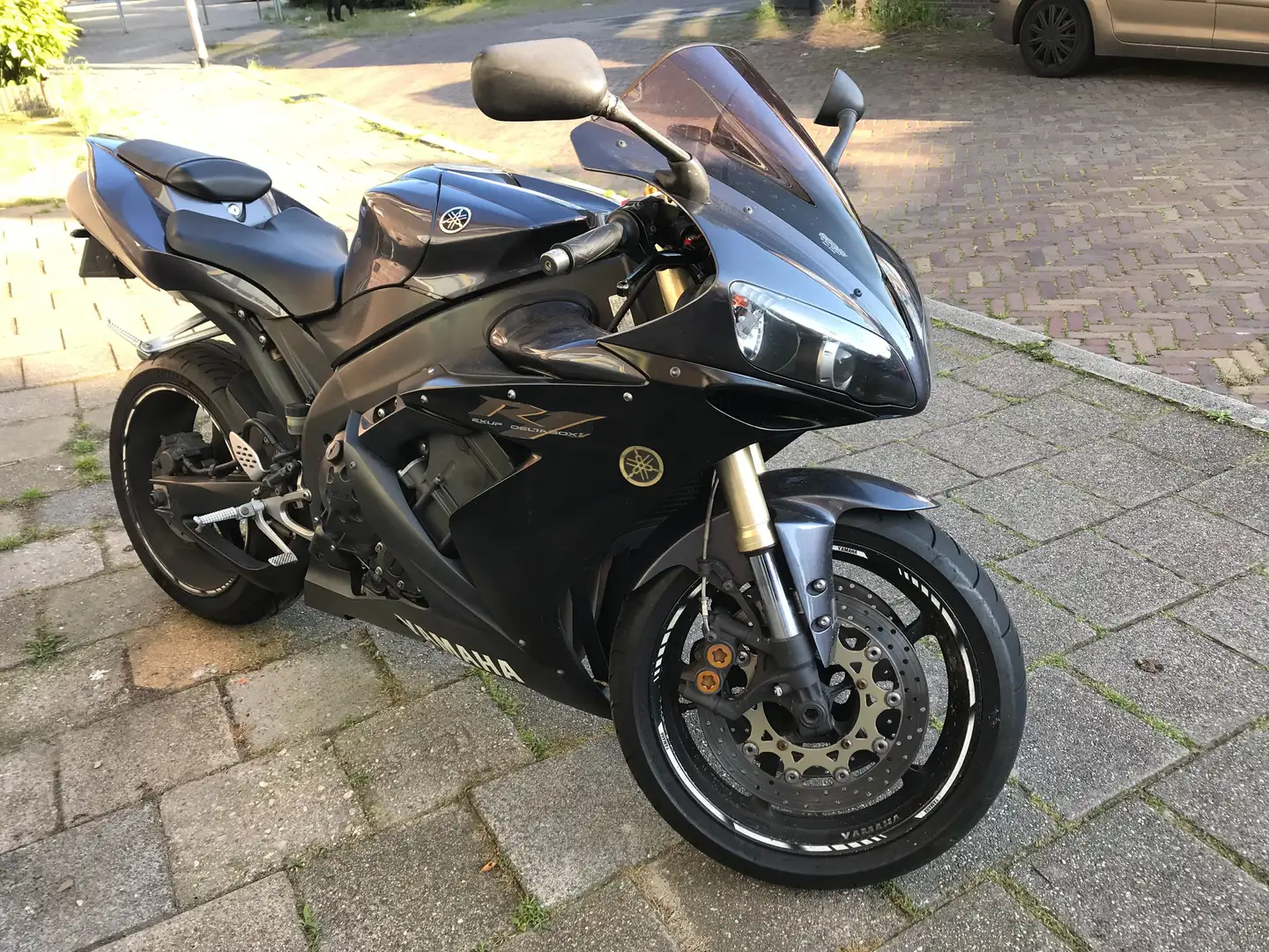 Yamaha YZF-R1 Šedá - 1