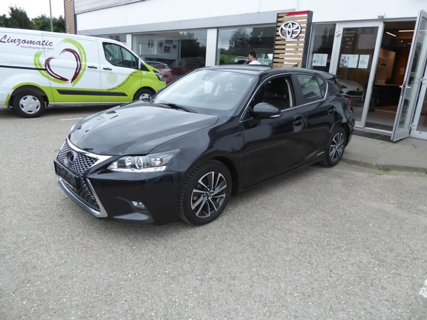 Lexus CT 200h *NAVI*KAMERA*LEDER* Schwarz - 2