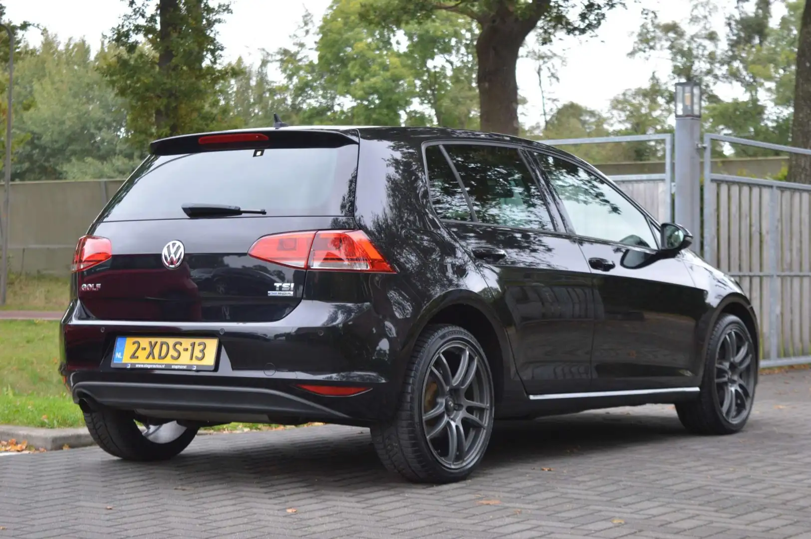 Volkswagen Golf 1.2 TSI Highline - Navi|Ergostoel|Stoelverwarming| Zwart - 2