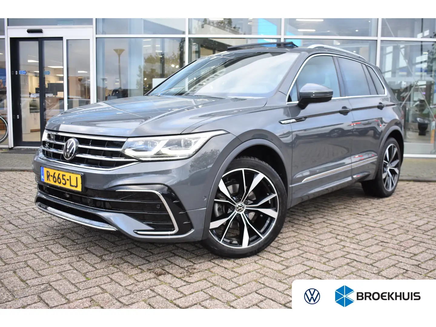 Volkswagen Tiguan 1.5 TSI 150PK DSG-7 R-Line Business TREKHAAK | PAN Grijs - 1