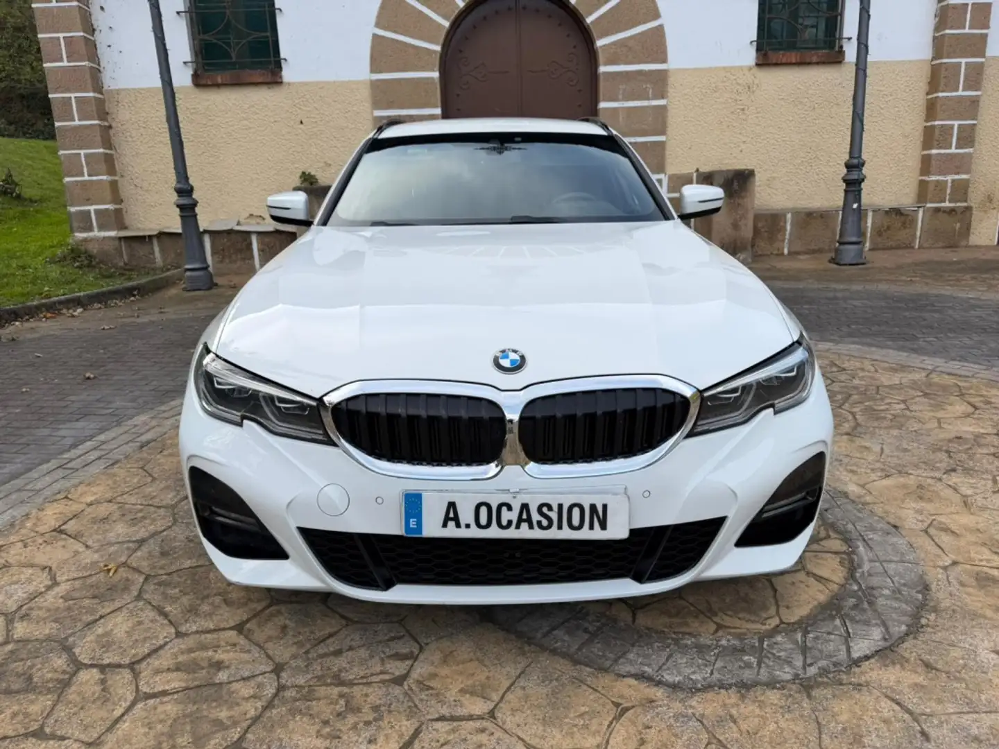 BMW 330 330dA xDrive Touring Blanc - 2