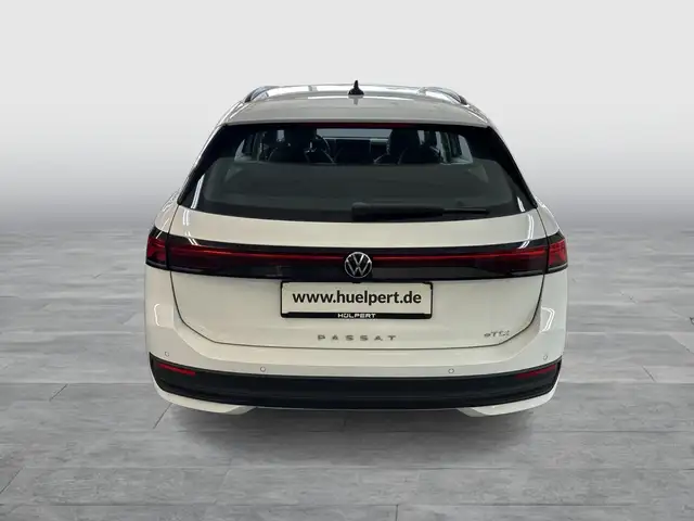 Volkswagen Passat view 3