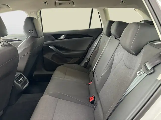 Volkswagen Passat view 9