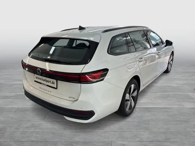 Volkswagen Passat view 4