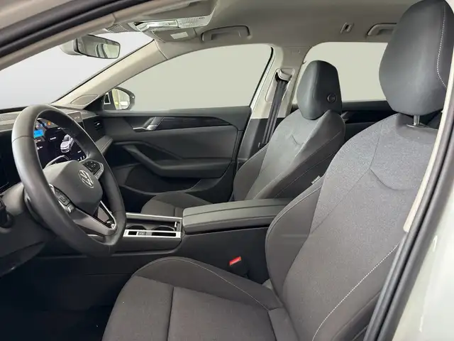 Volkswagen Passat view 8