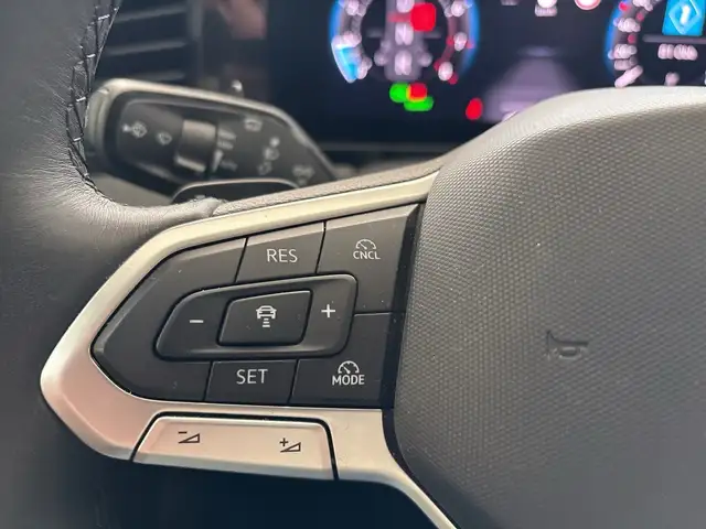 Volkswagen Passat view 14