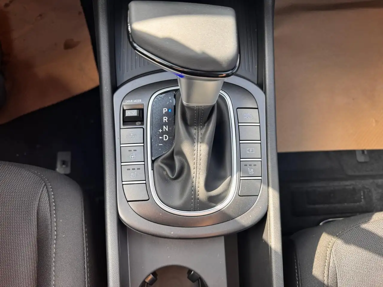 Hyundai KONA снимка Hyundai KONA