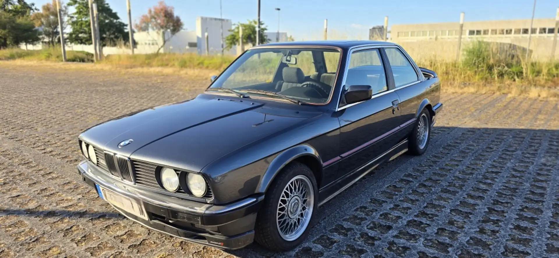BMW 323 323i Gris - 1