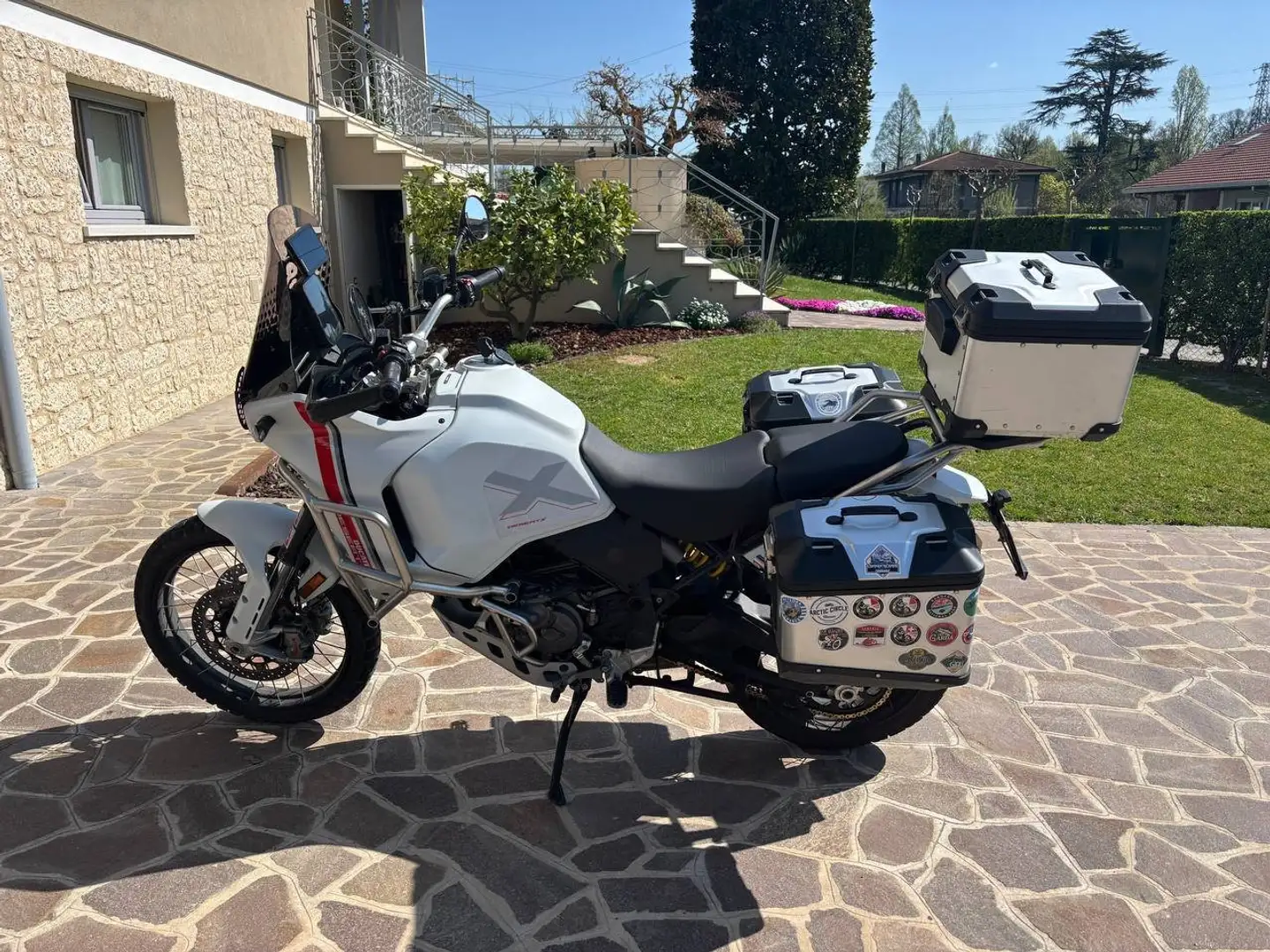 Ducati DesertX Weiß - 2