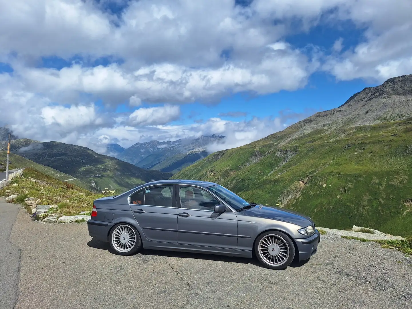 BMW 330 Edition Серый - 2