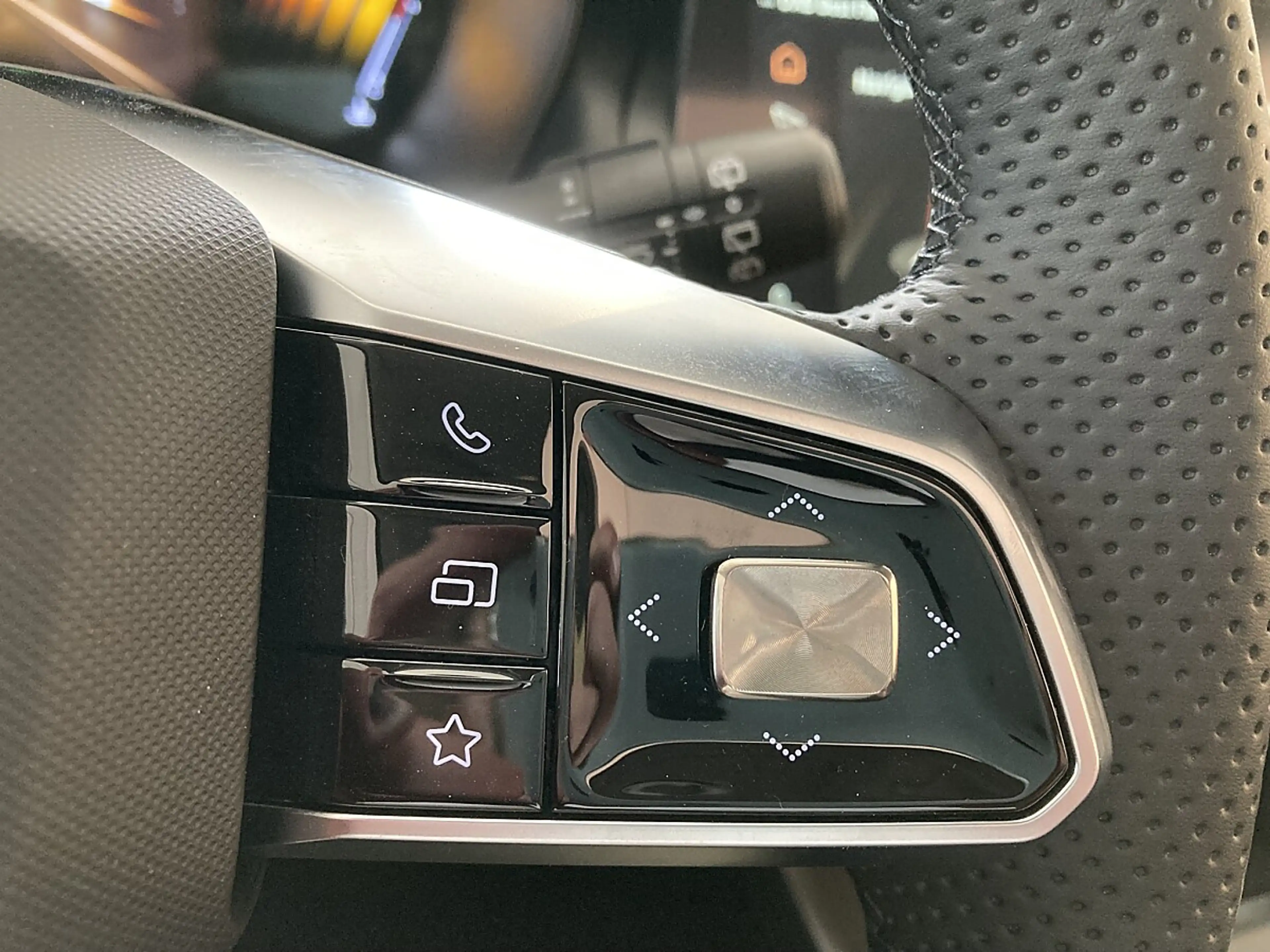 MG ZS 1.5 Hybrid+ Luxury+ Panoramadach — photo 27