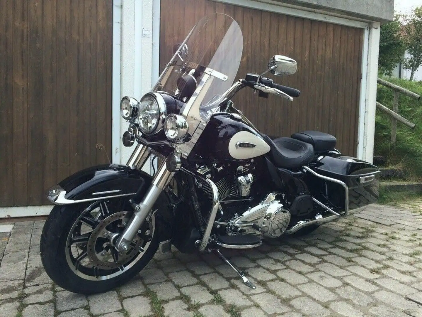 Harley-Davidson Road King Police Black - 1