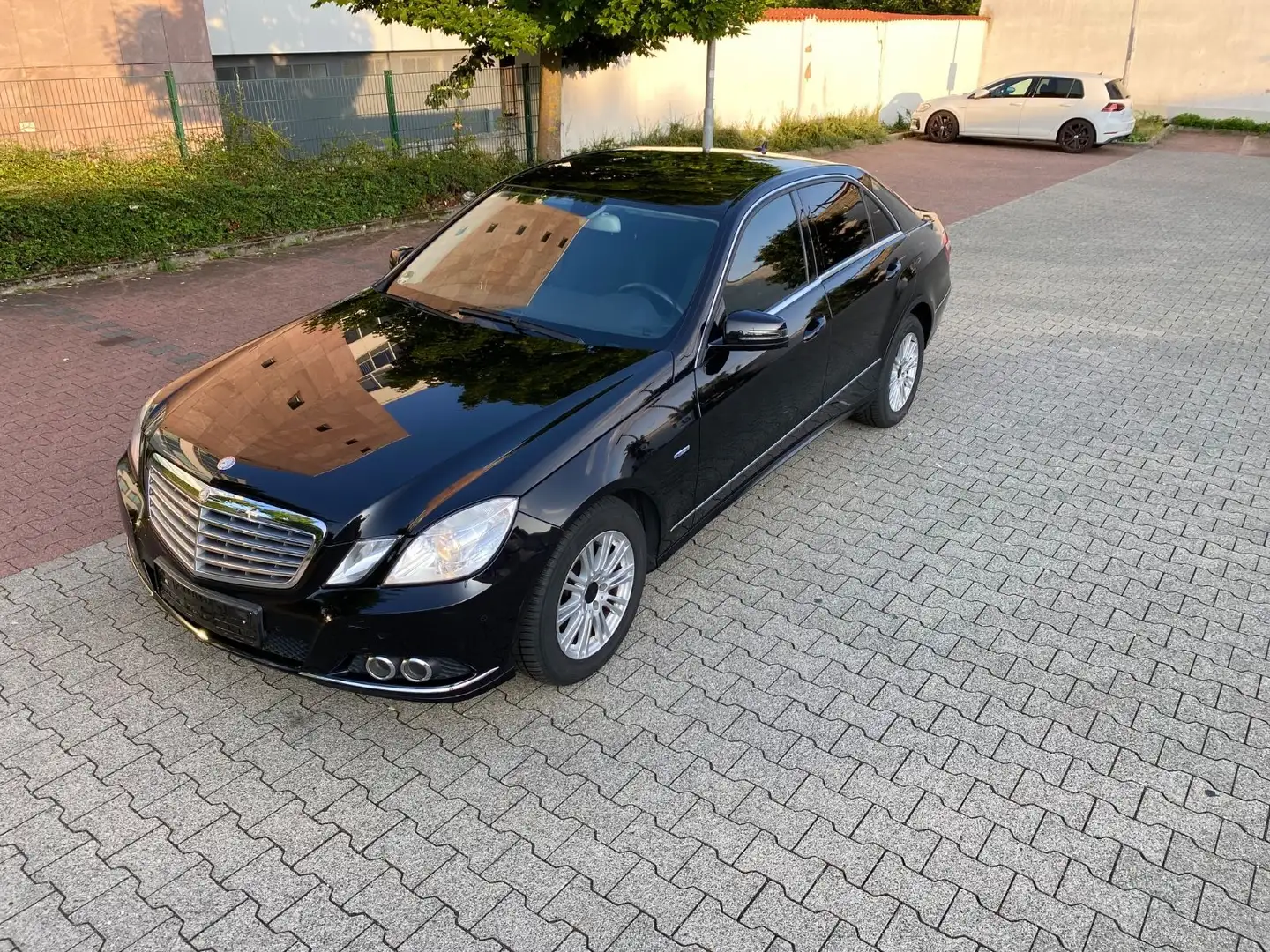 Mercedes-Benz E 220 CDI ELEGANCE/LED/Sitzheizung Noir - 1