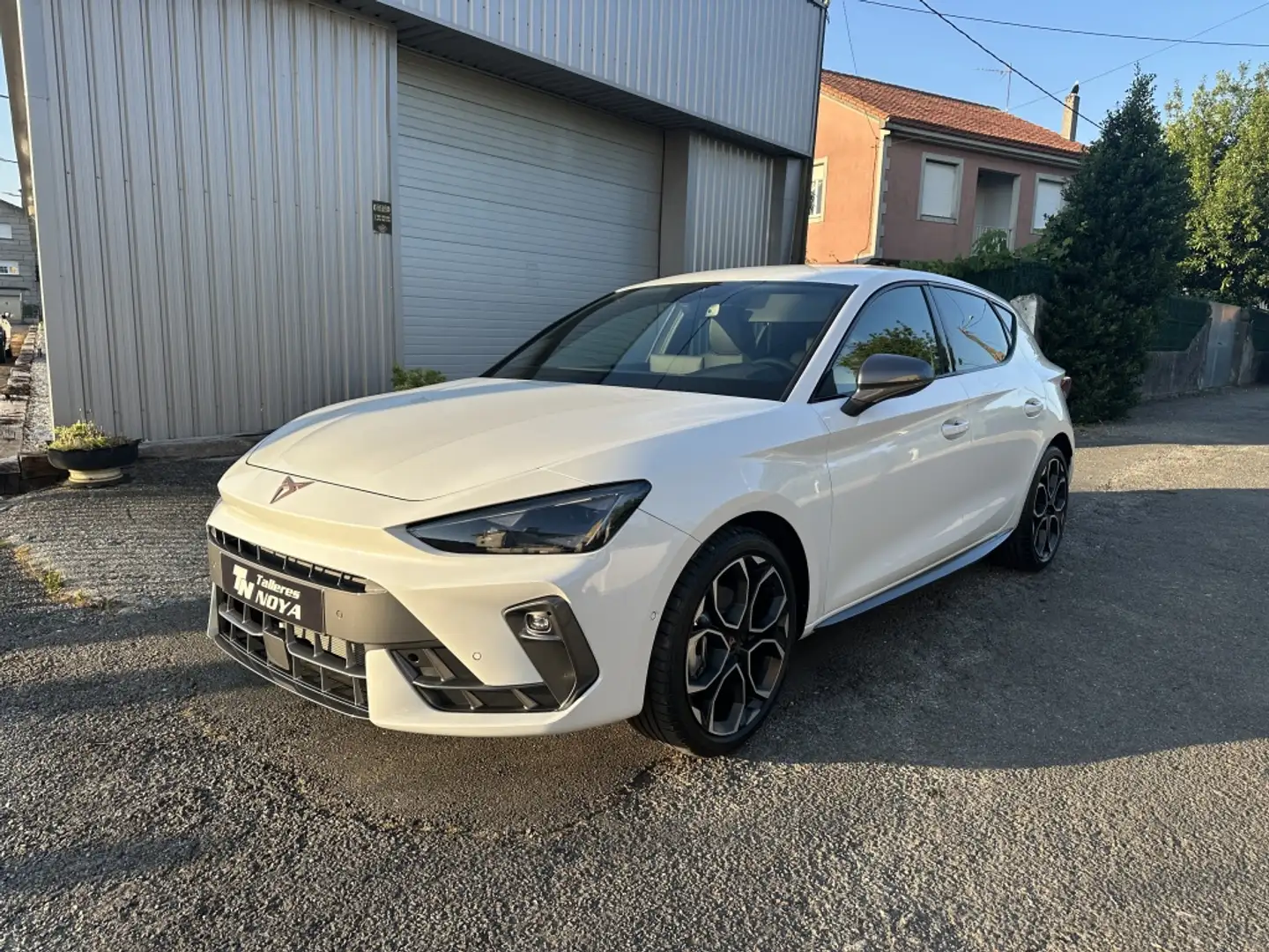 CUPRA Leon 1.5 eTSI 110 DSG Blanc - 1