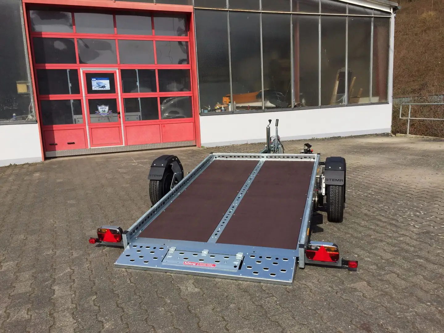 Stema WOM XT Absenkanhänger - Ideal für 2 Motorräder! - 1