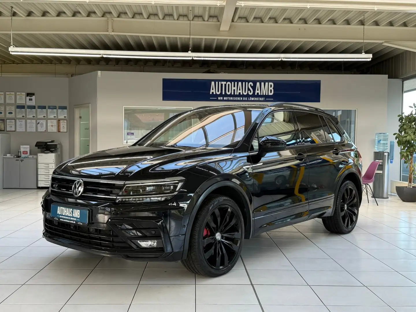 Volkswagen Tiguan 2.0TDI DSG 4M R-Line Navi 360° Pano ACC Schwarz - 1