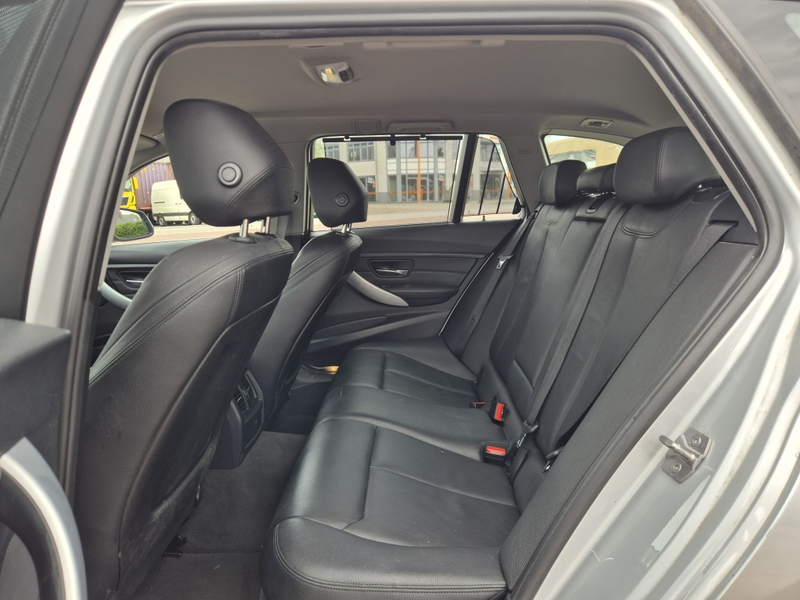 BMW 320 3-serie Touring 320i High Executive — photo 11