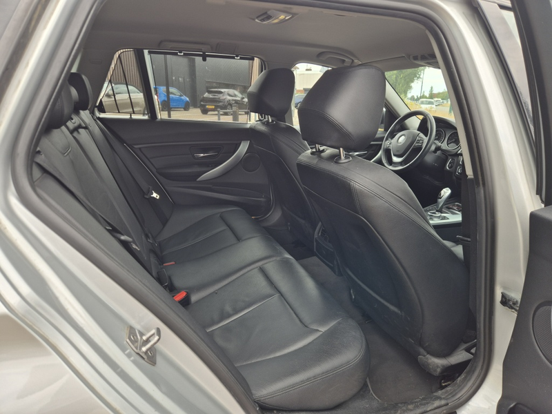 BMW 320 3-serie Touring 320i High Executive — photo 15