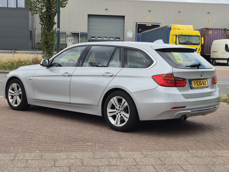 BMW 320 3-serie Touring 320i High Executive — photo 3