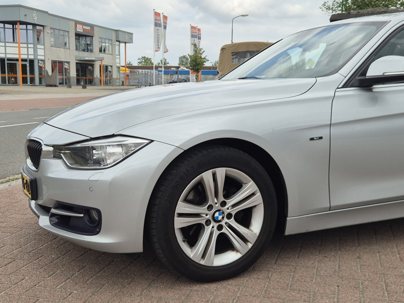 BMW 320 3-serie Touring 320i High Executive — photo 7