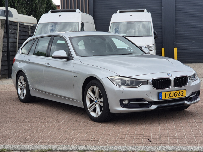 BMW 320 3-serie Touring 320i High Executive