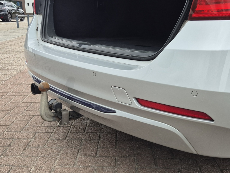BMW 320 3-serie Touring 320i High Executive — photo 10