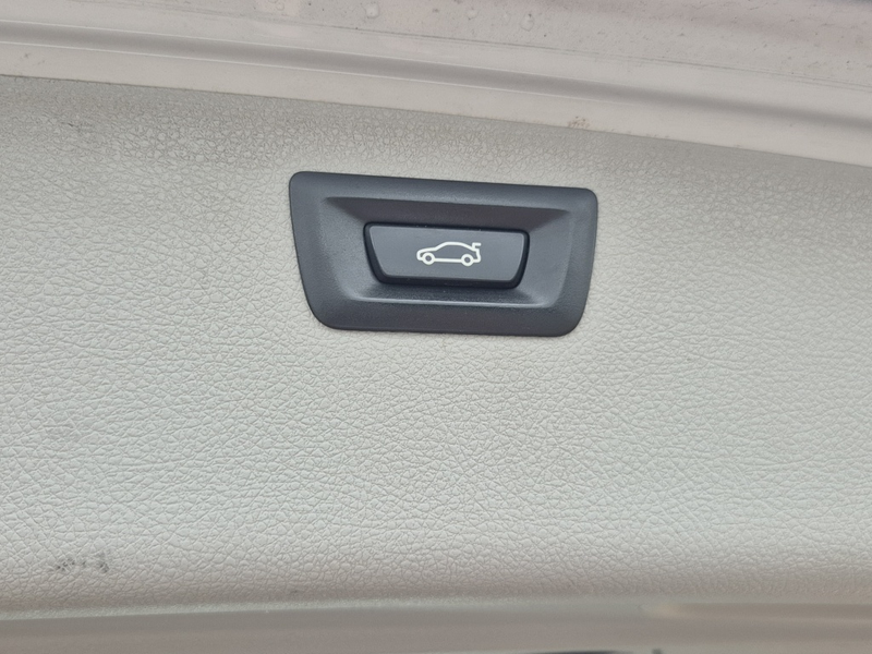 BMW 320 3-serie Touring 320i High Executive — photo 9