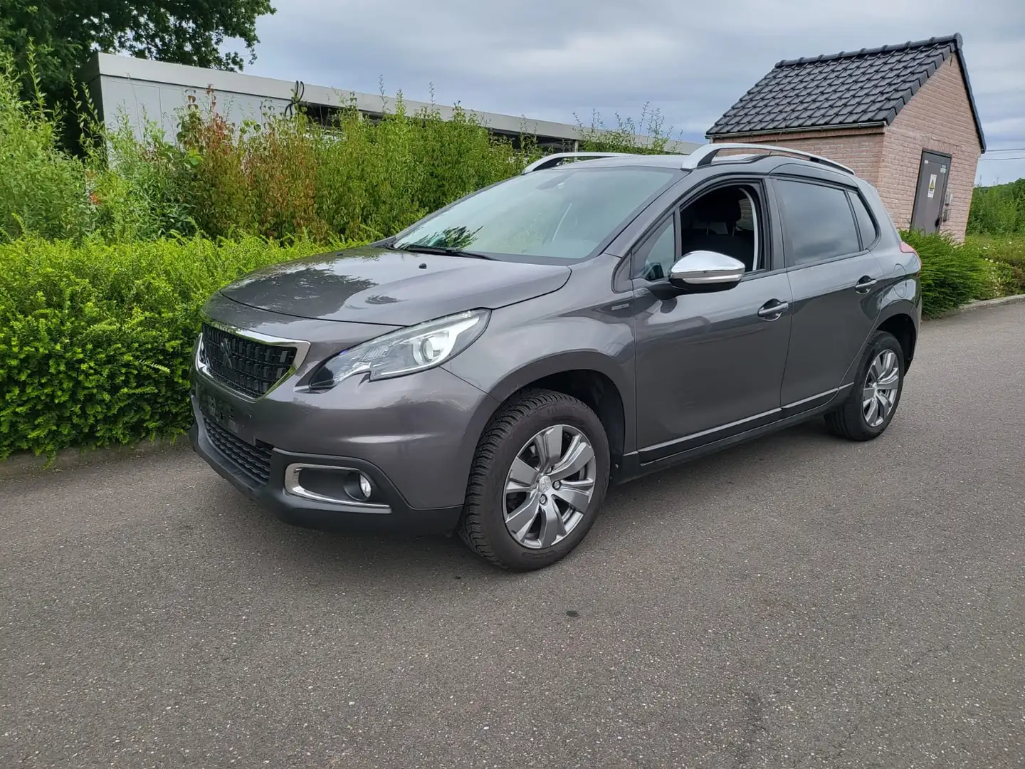Peugeot 2008 2008 1.2i PureTech Allure ✅AIRCO 🌎GPS Gris - 1