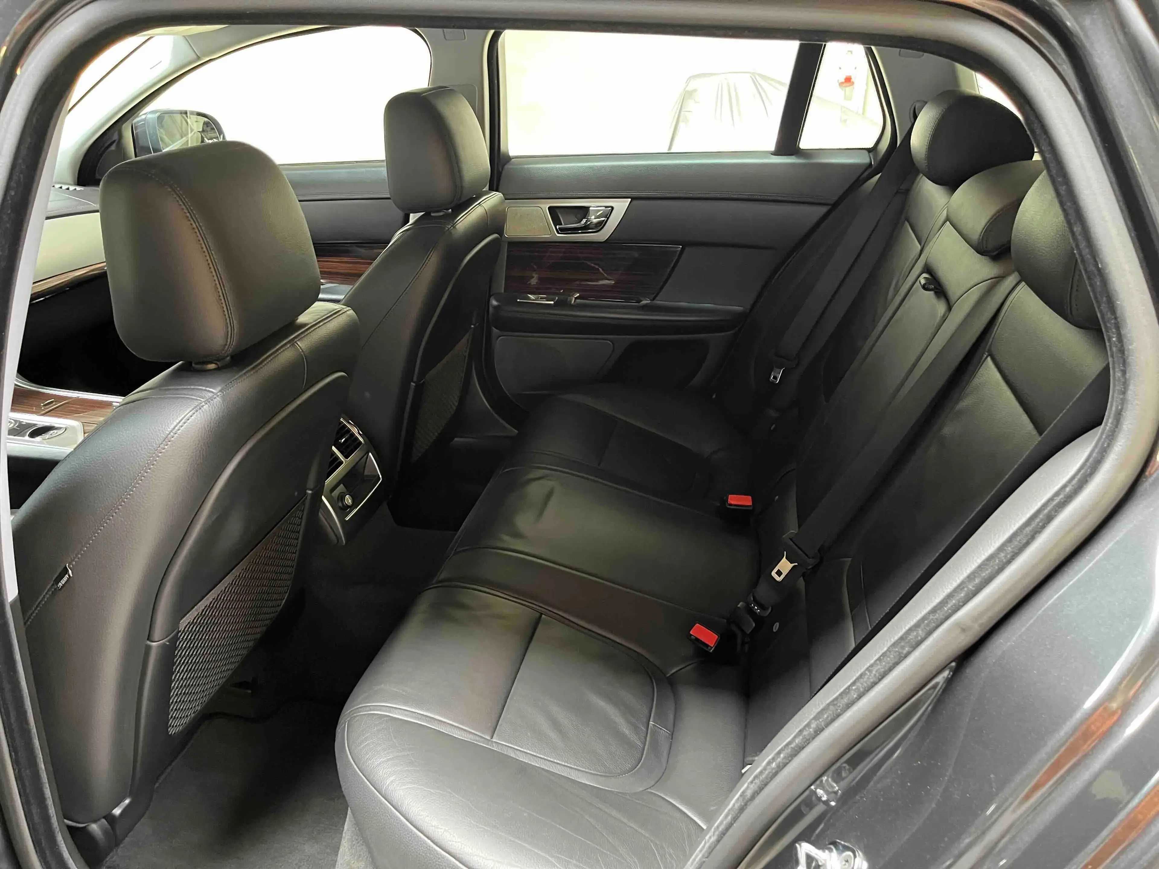 Jaguar XF 2.2 D Sportbrake Aut. Xenon SHZ Leder PDC Keyless — photo 12