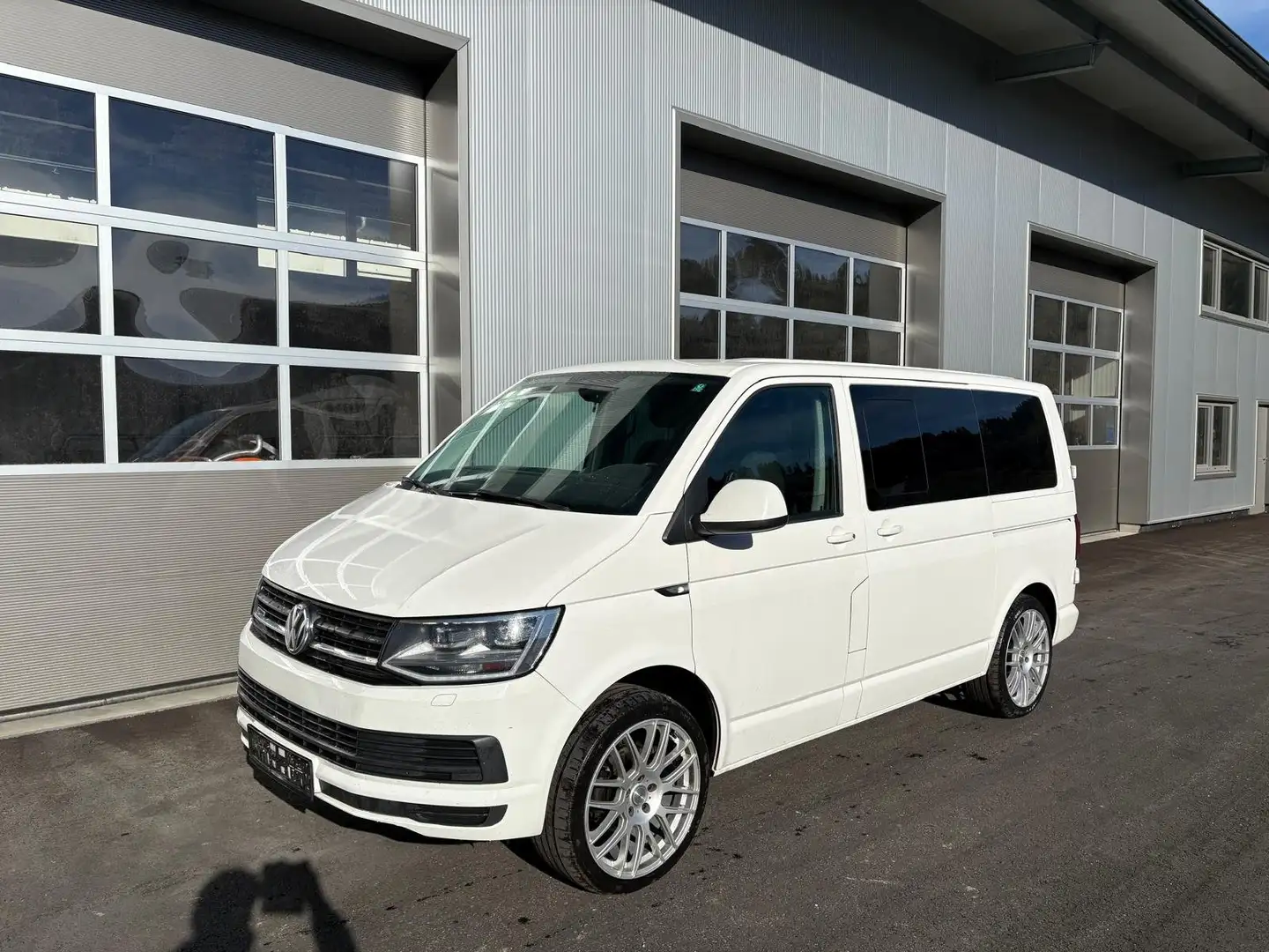 Volkswagen T6 Multivan 2,0 TDI 4Motion BMT DSG Trendline,Mod.2017 **TOP** White - 1