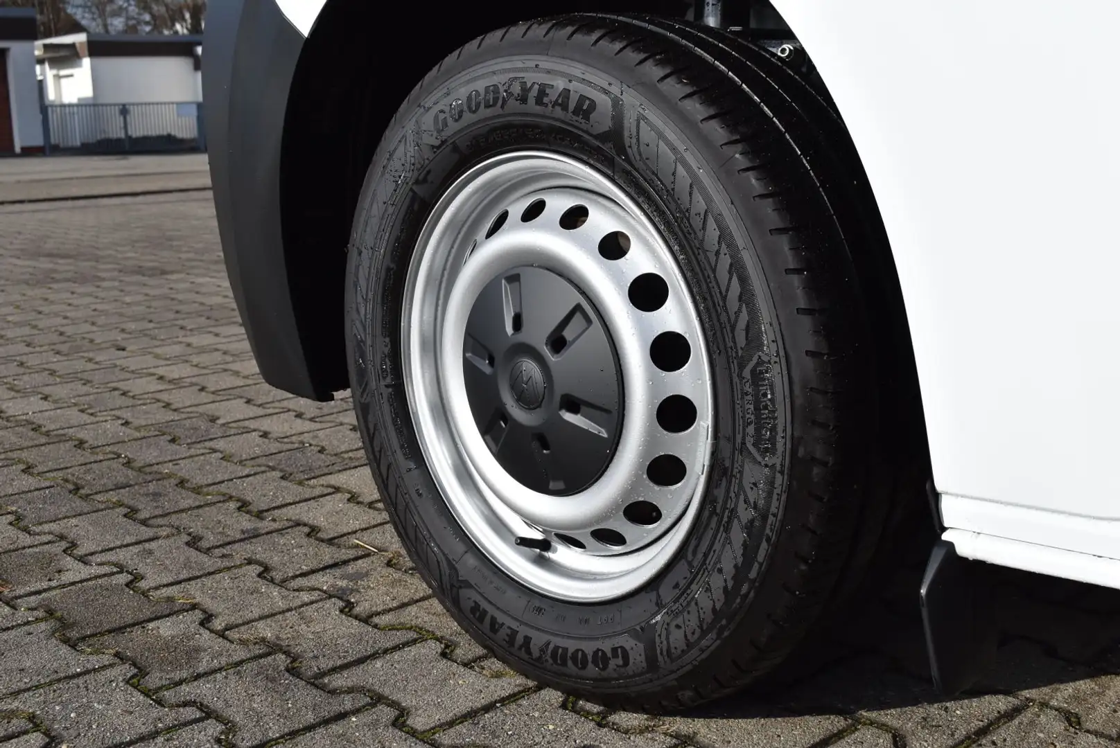 Volkswagen T7 Kasten 2.0 TDI KR L1H1 AHK Klima Weiß - 2