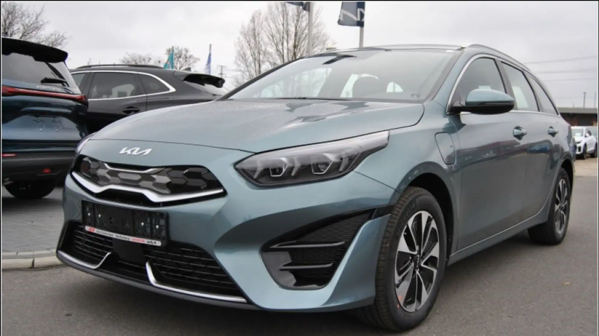 Kia Ceed / cee'd SW 1.6 GDI DCT PHEV Spirit UVP 39.789 EUR Gris - 1