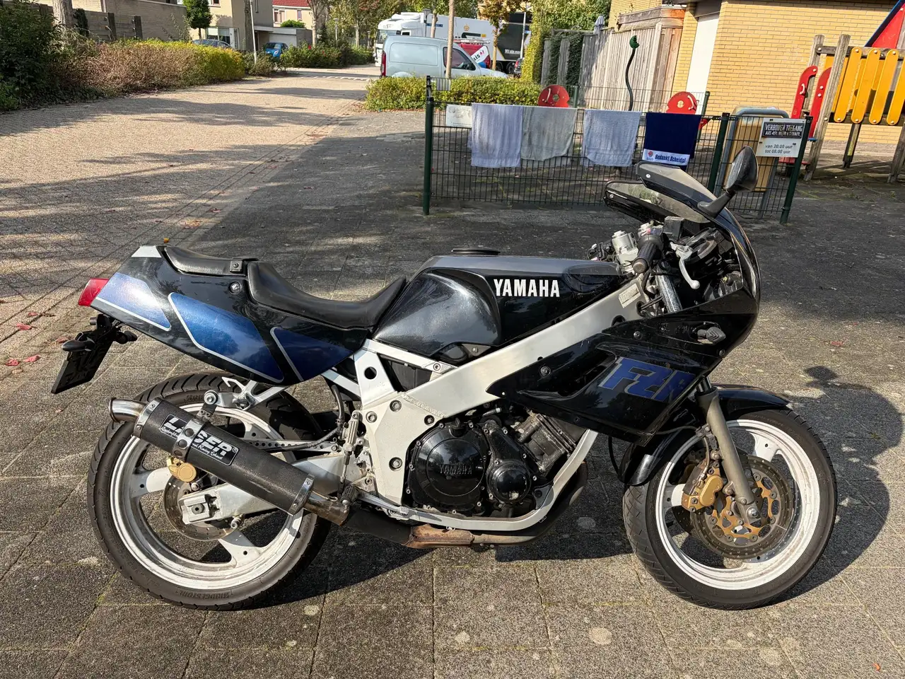Yamaha FZR 400