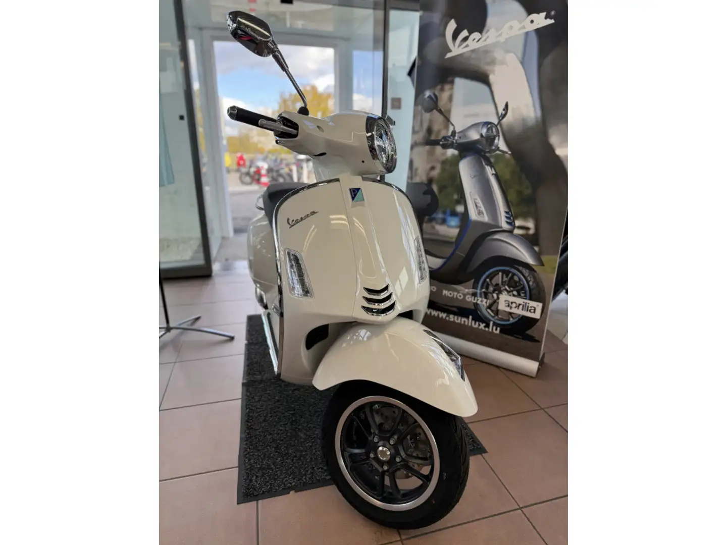 Vespa GTS Super 310 - 1