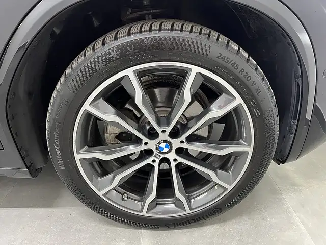 BMW X4 view 10