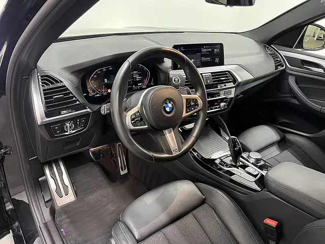 BMW X4 view 12
