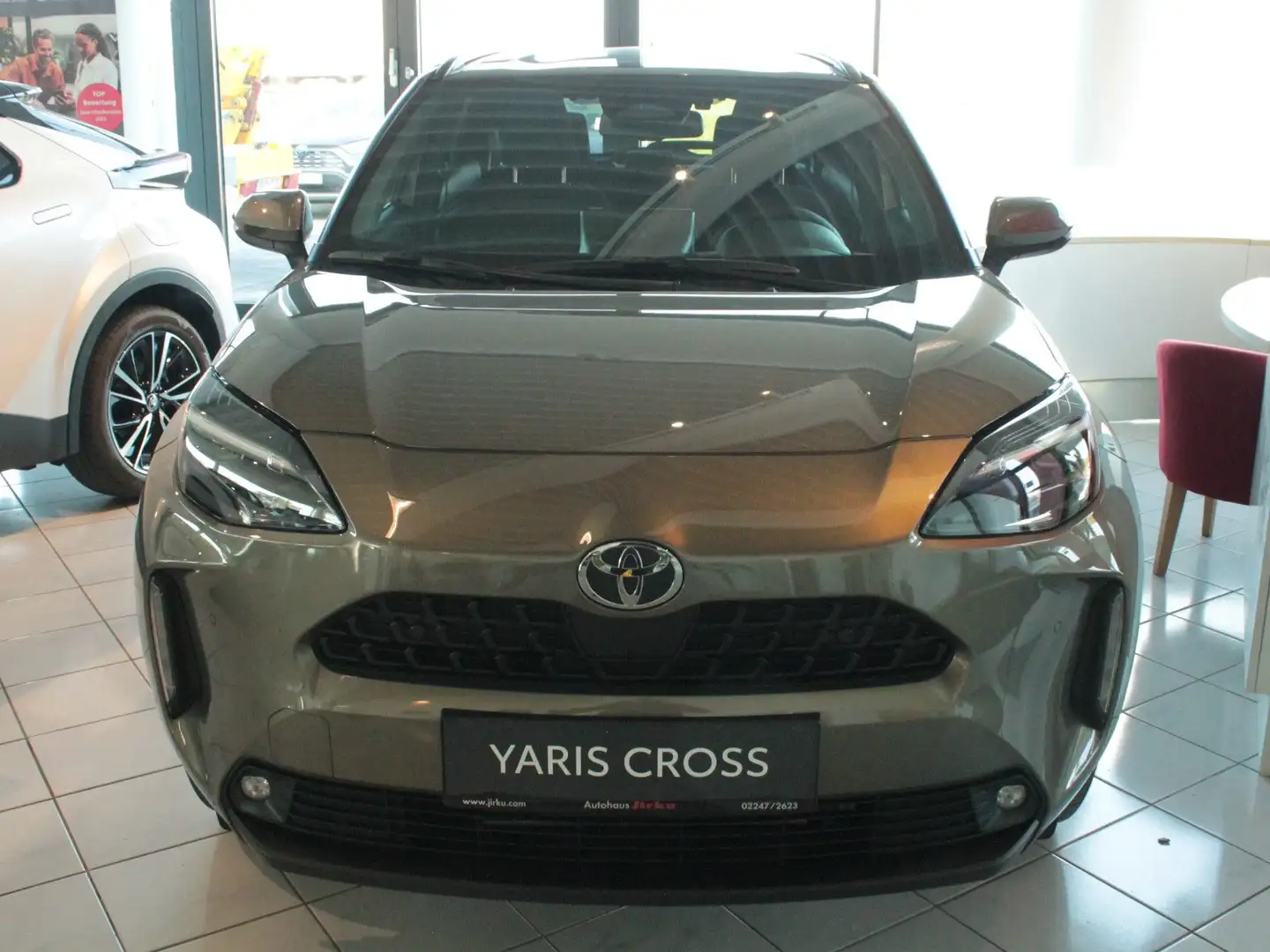 Toyota Yaris Cross 1,5 VVT-i Hybrid Active Drive Aut. Bronce - 2
