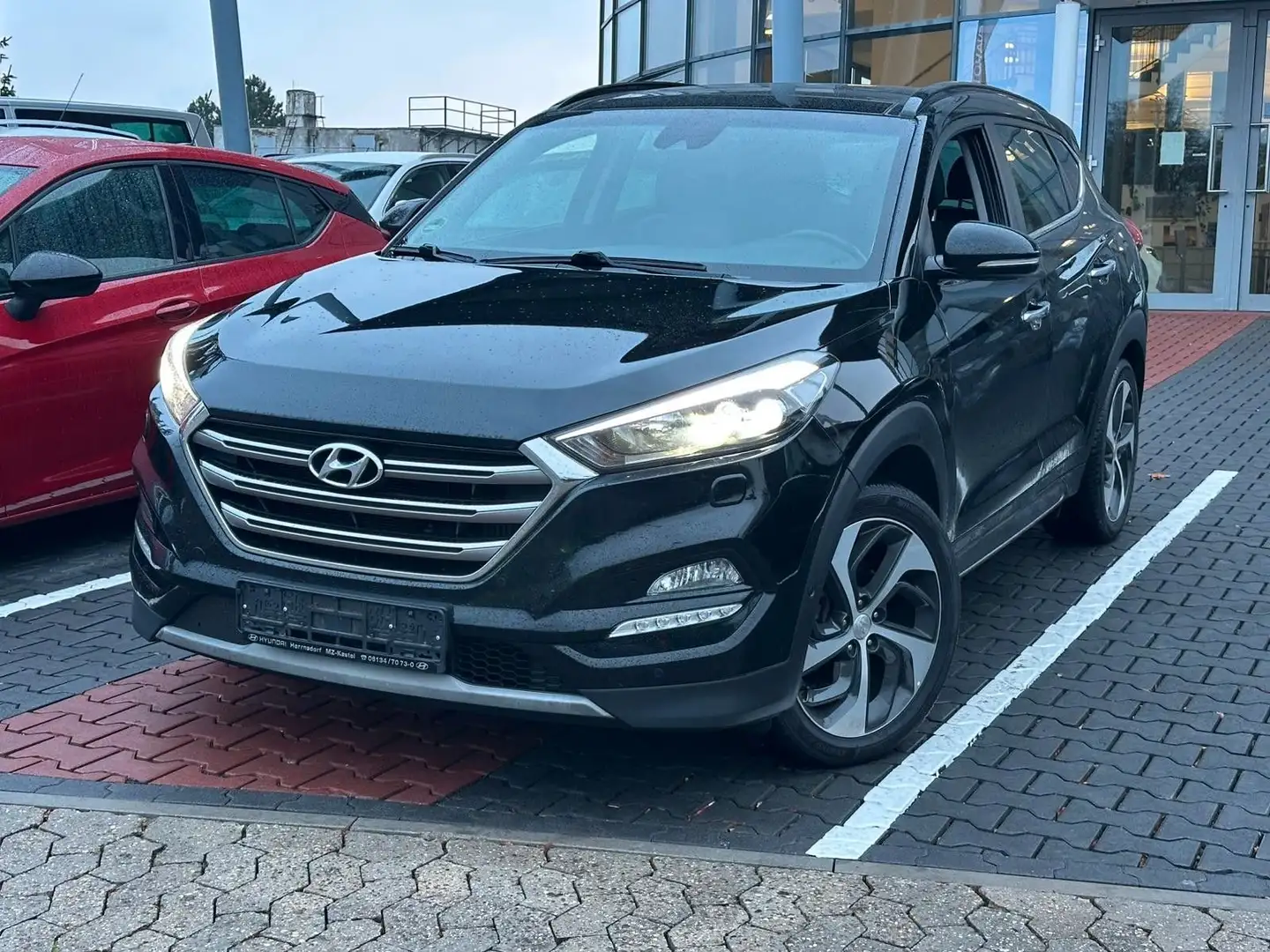 Hyundai TUCSON Premium 4WD Automatik Panorama LED Kamera Чёрный - 1