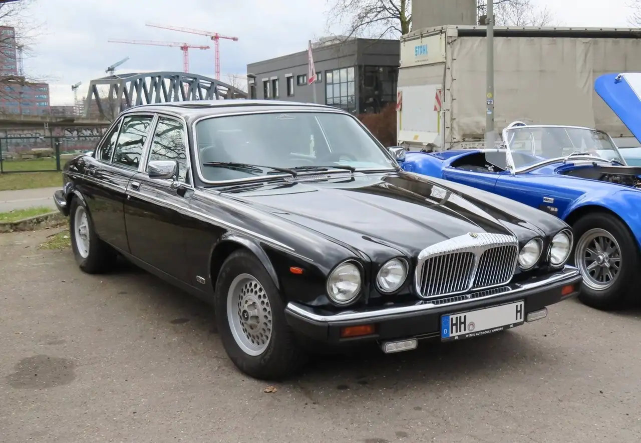 Daimler Double Six