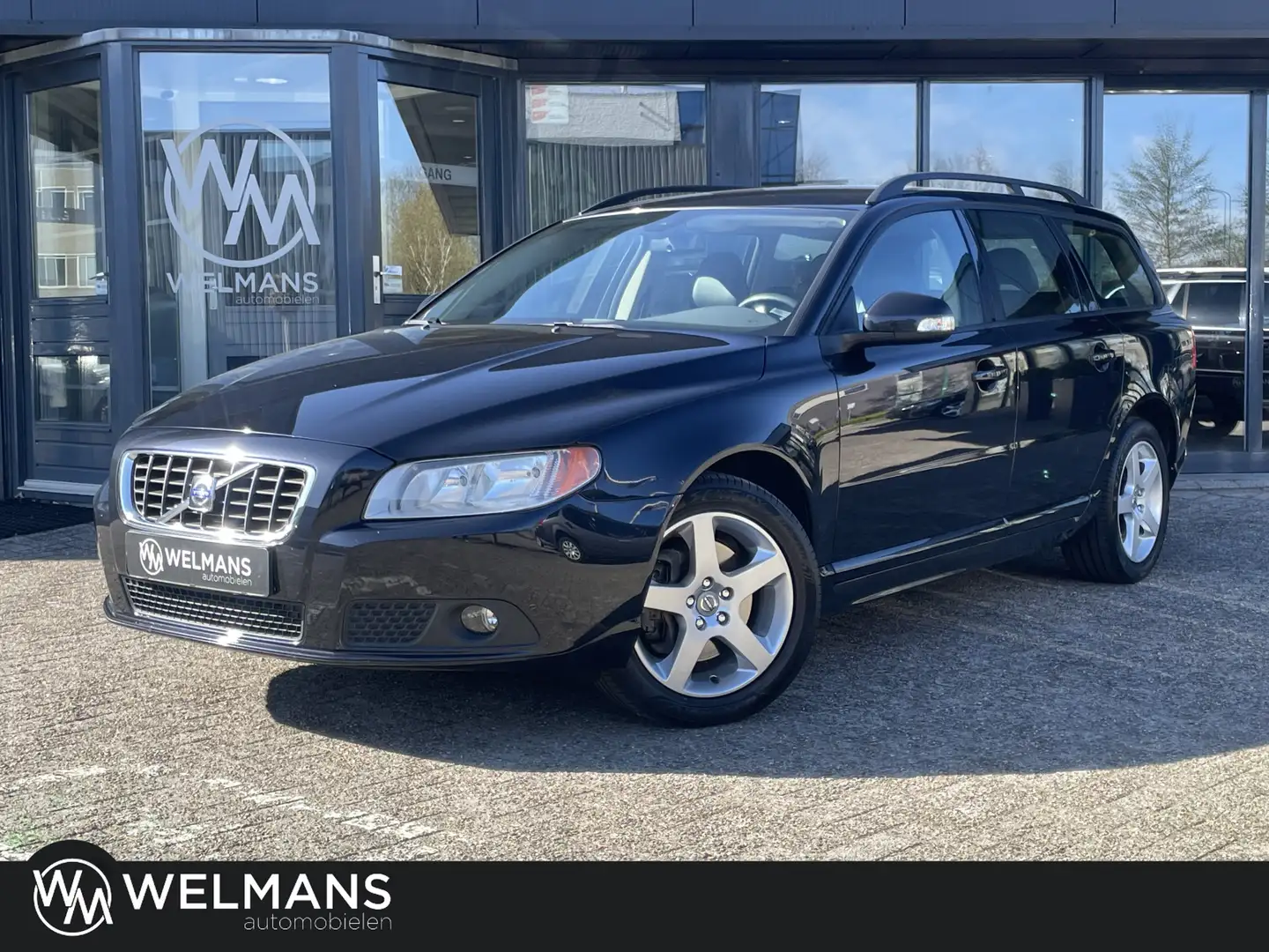 Volvo V70 2.5FT Momentum Youngtimer | Leder | Navi | Bluetoo Zwart - 1