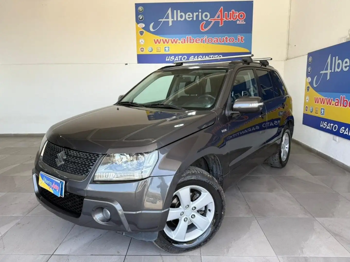 Suzuki Grand Vitara 1.9 DDiS 5 porte Executive Crossover Grigio - 1
